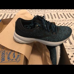 Brooks launch 6 NIB